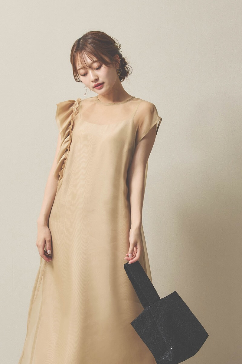 ベージュのアシメフリルオーガンジードレス