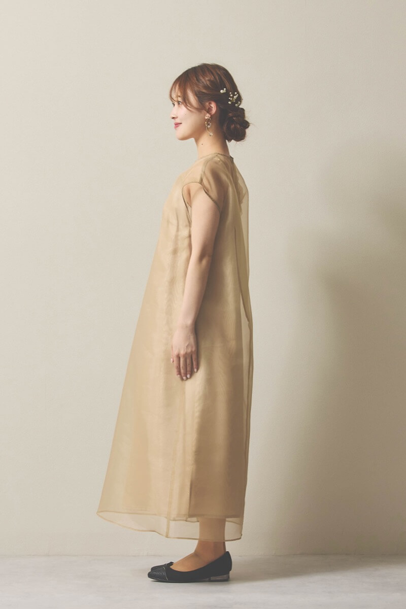 ベージュのアシメフリルオーガンジードレス