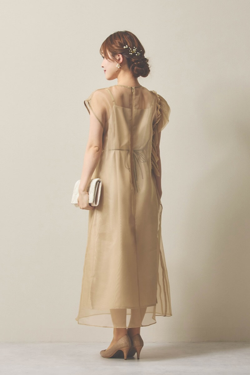 ベージュのアシメフリルオーガンジードレス