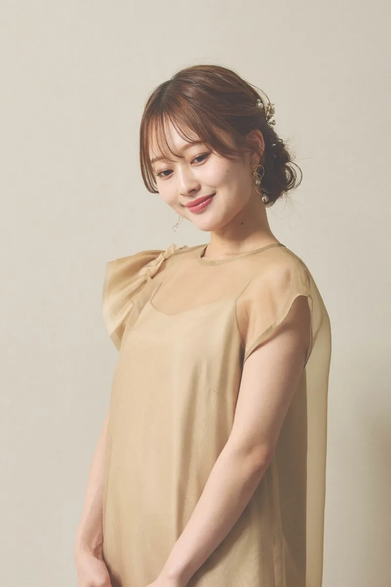 ベージュのアシメフリルオーガンジードレス