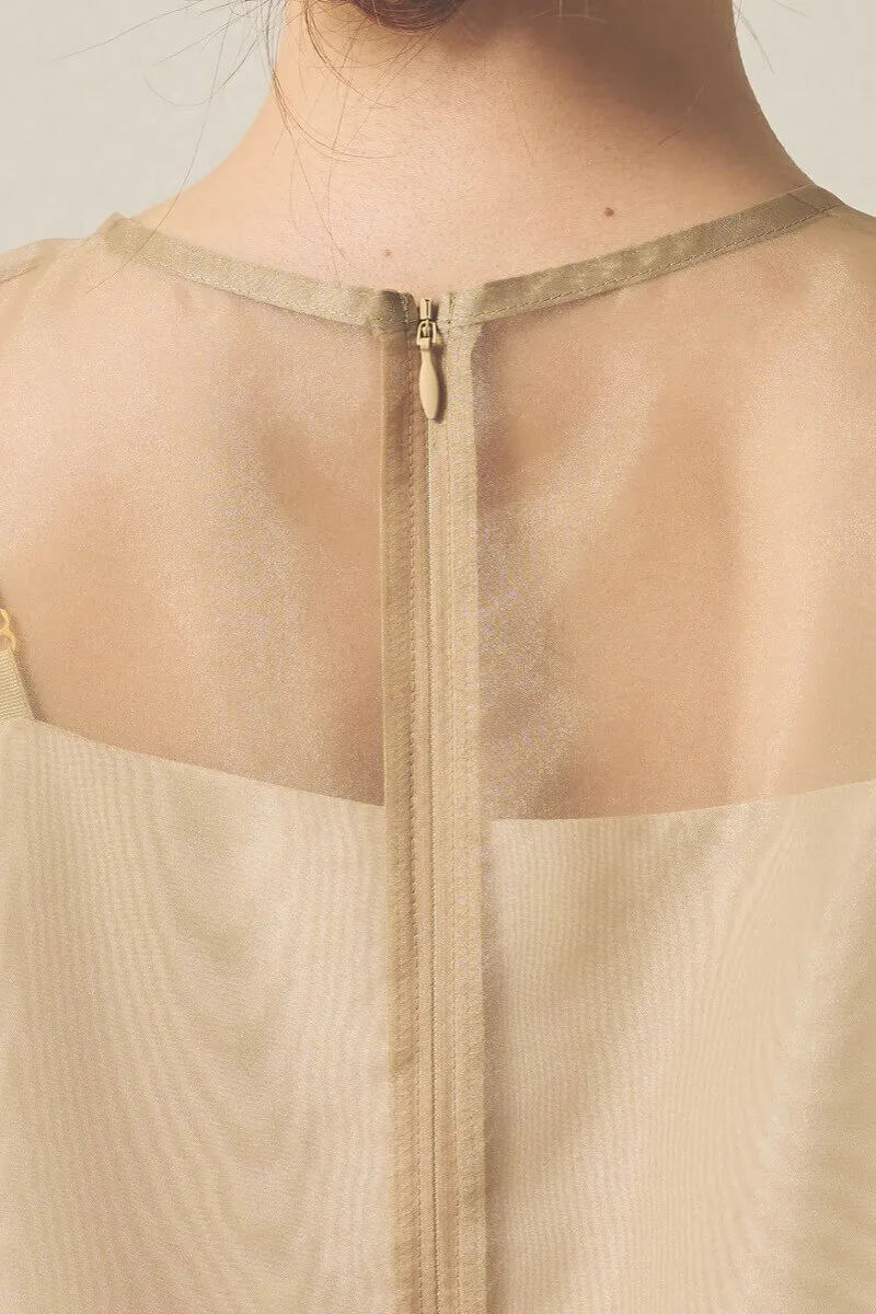 ベージュのアシメフリルオーガンジードレス