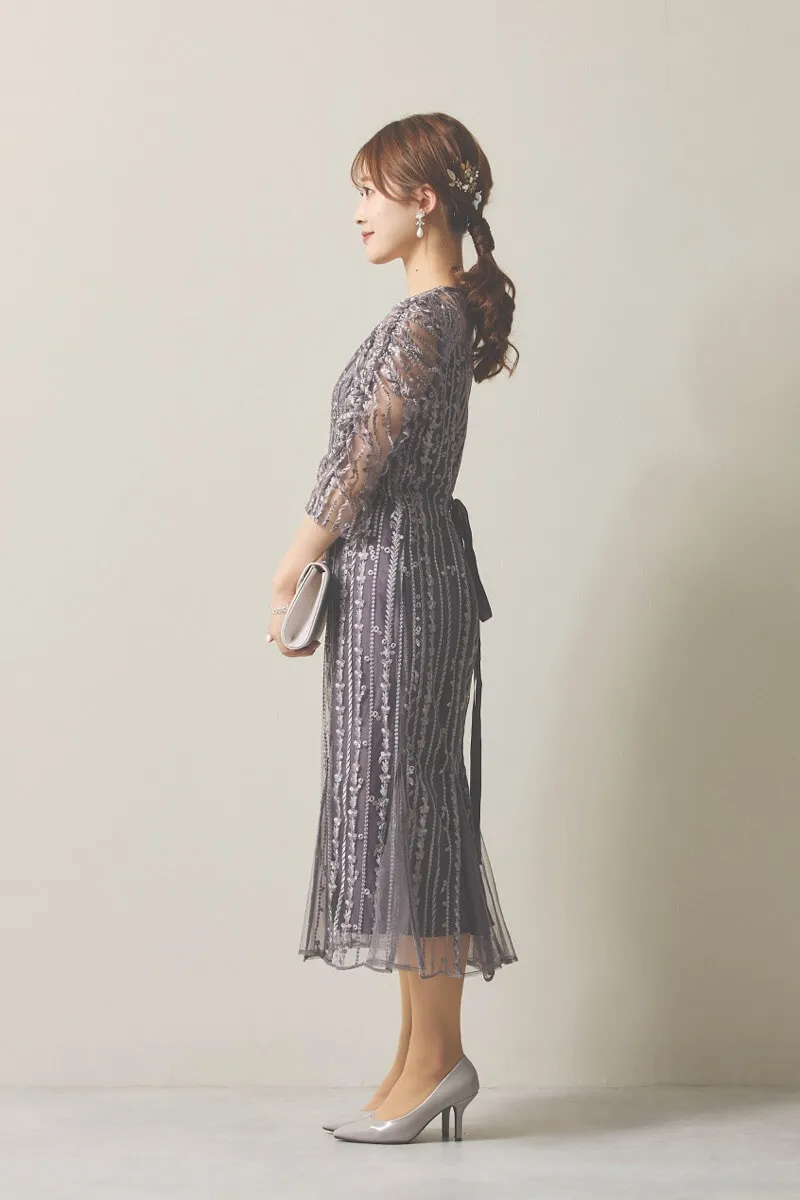 チャコールグレーのストライプ柄刺繍ドレス