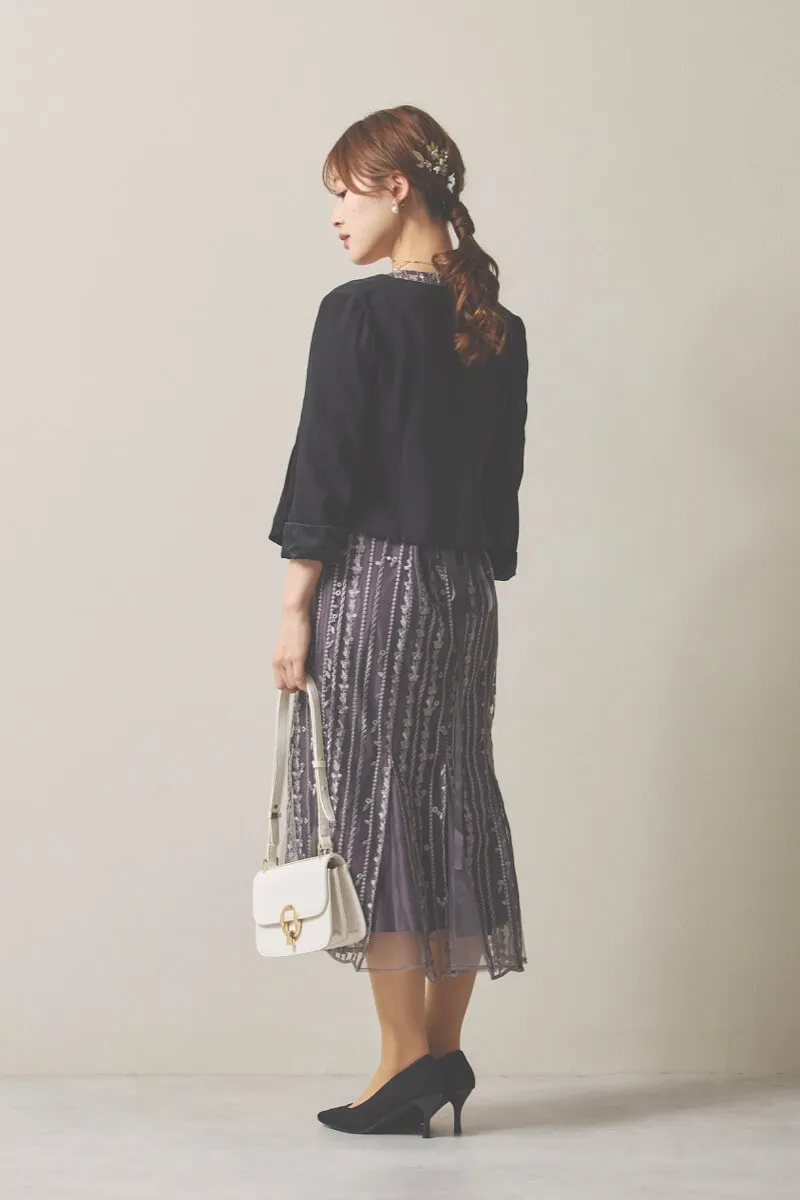 チャコールグレーのストライプ柄刺繍ドレス