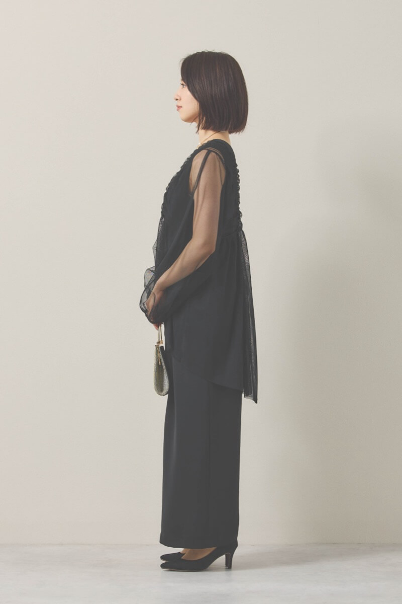 ブラックのチュールブラウス付きオールインワンドレス