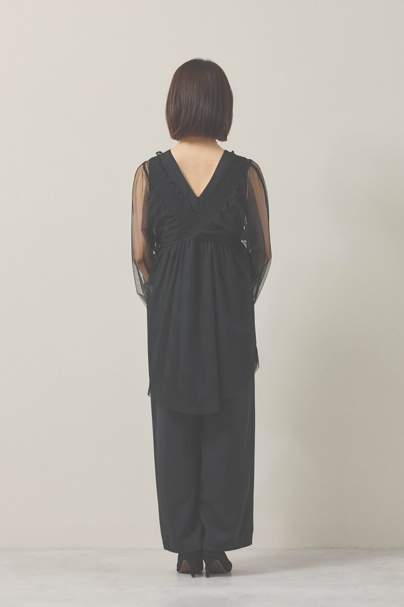 ブラックのチュールブラウス付きオールインワンドレス