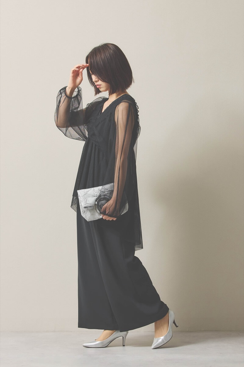 ブラックのチュールブラウス付きオールインワンドレス