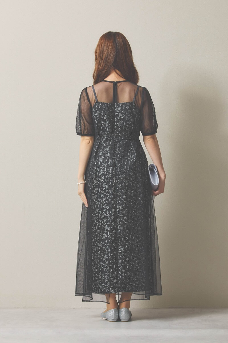 ブラックのプリントジャガード×チュールドレス