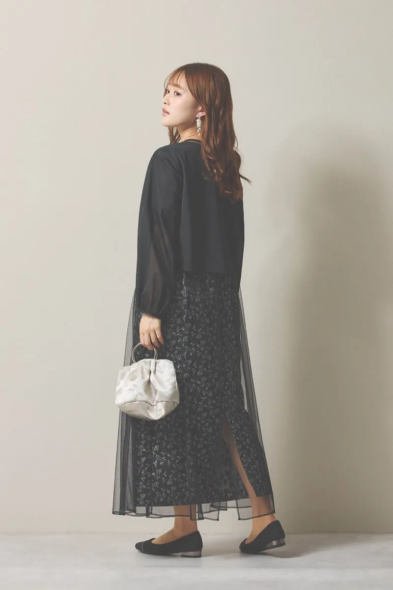 ブラックのプリントジャガード×チュールドレス