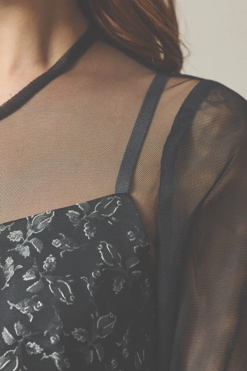 ブラックのプリントジャガード×チュールドレス