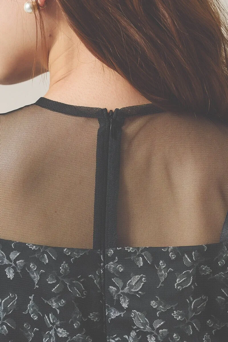 ブラックのプリントジャガード×チュールドレス