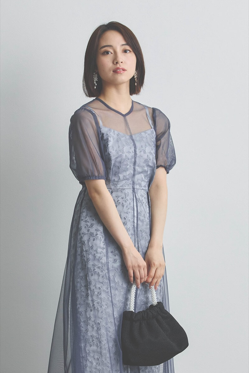 ブルーグレーのプリントジャガード×チュールドレス