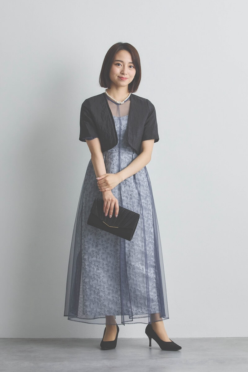 ブルーグレーのプリントジャガード×チュールドレス