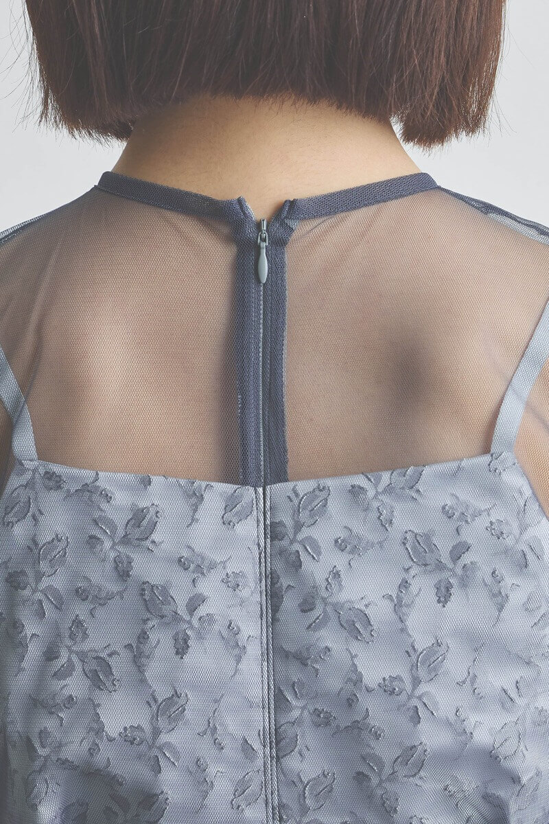 ブルーグレーのプリントジャガード×チュールドレス