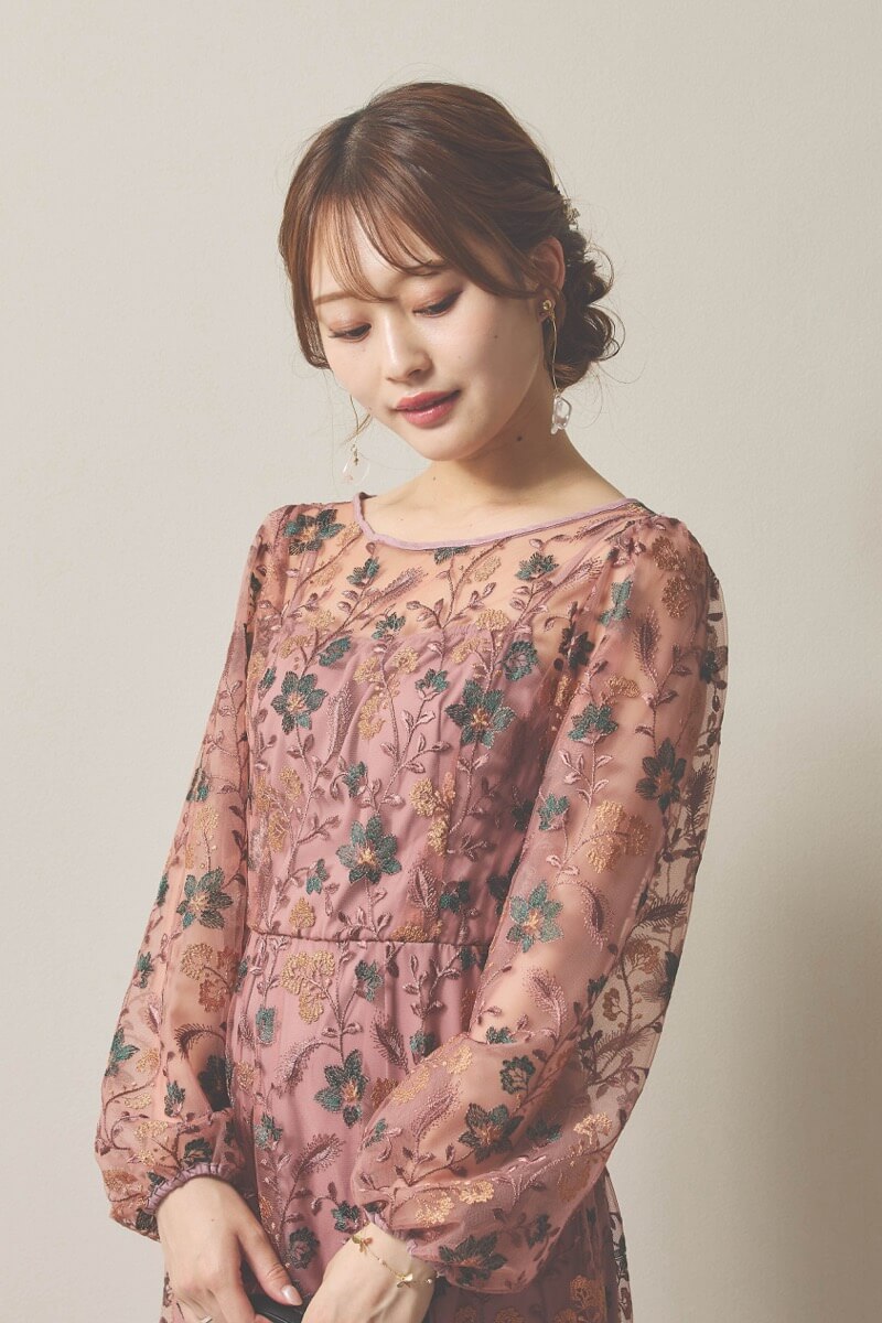 ピンクのフラワーエンブロイダリーオーガンジードレス