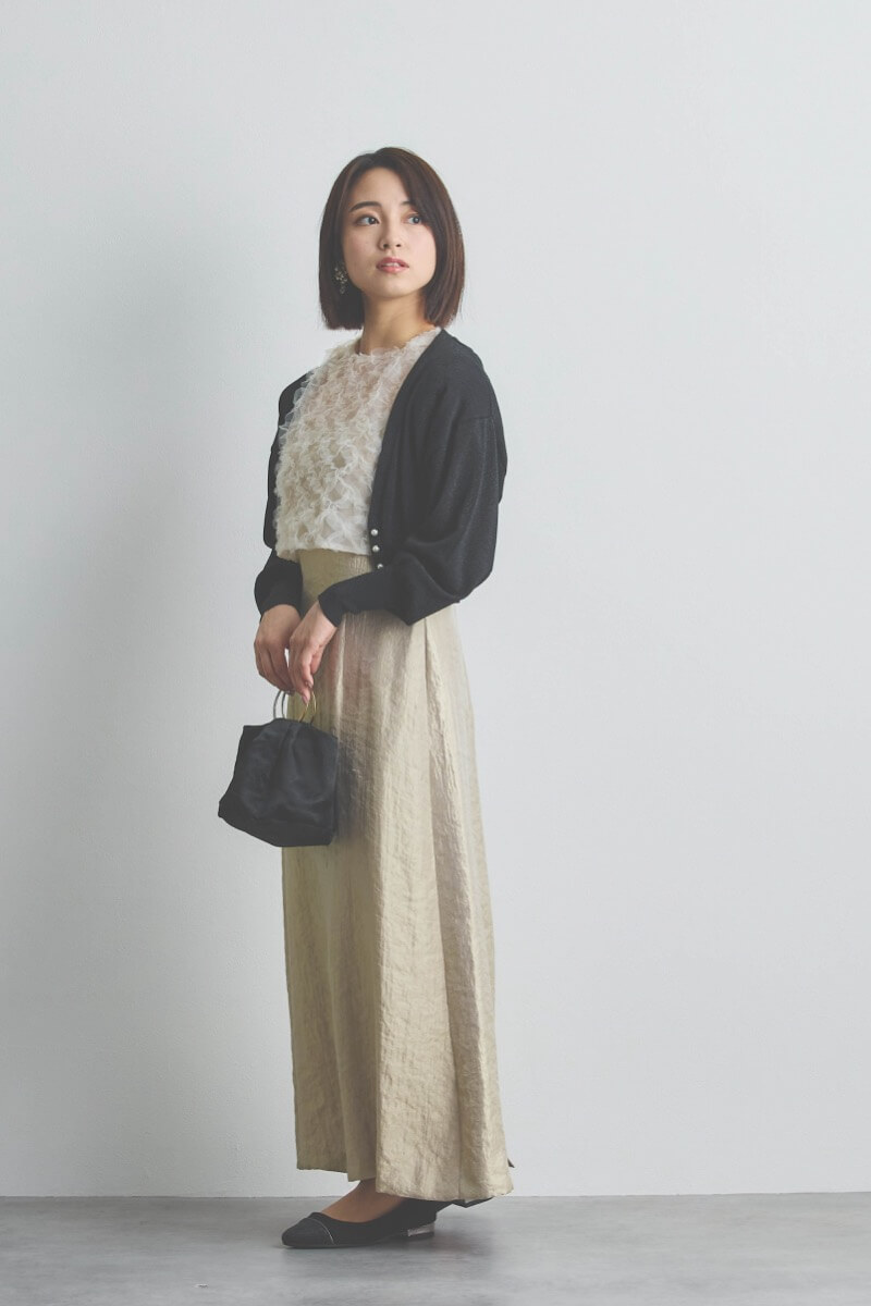 ベージュのボリュームチュールブラウスセットドレス