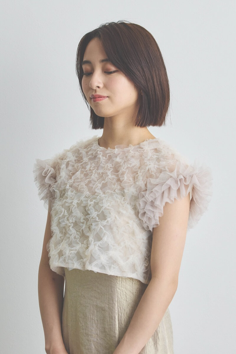 ベージュのボリュームチュールブラウスセットドレス