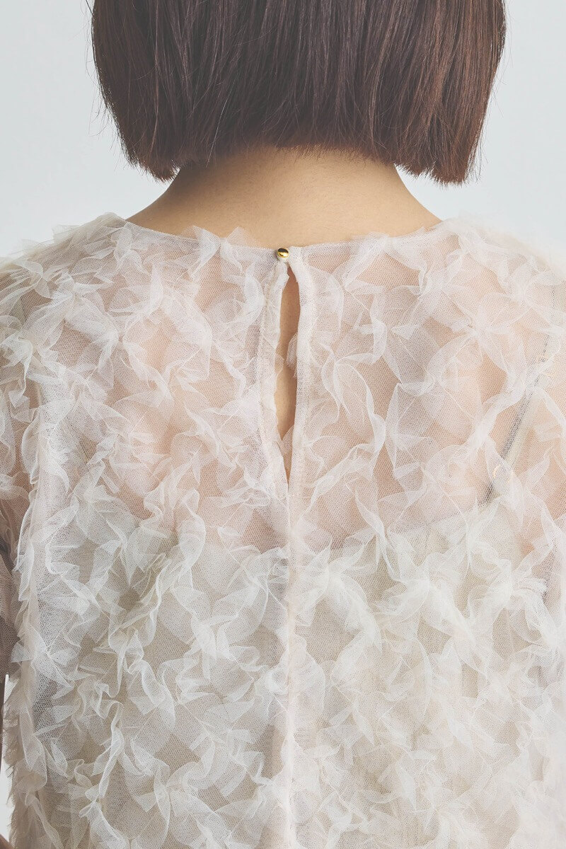 ベージュのボリュームチュールブラウスセットドレス