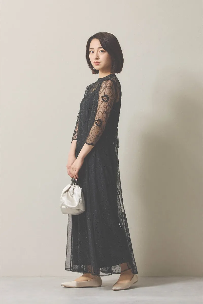 ブラックのシャイニーコードレースドレス