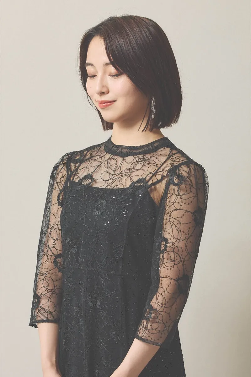 ブラックのシャイニーコードレースドレス