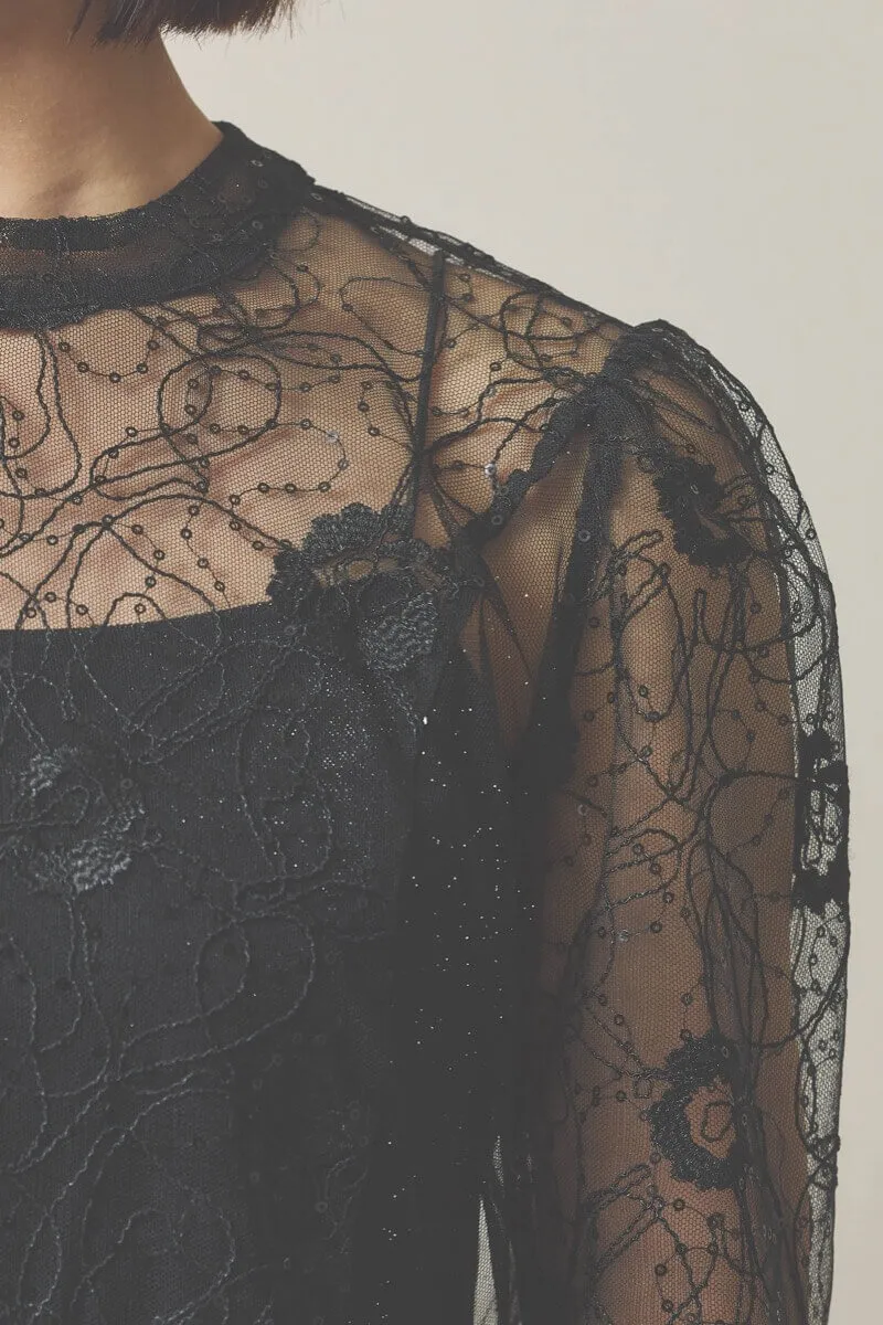 ブラックのシャイニーコードレースドレス
