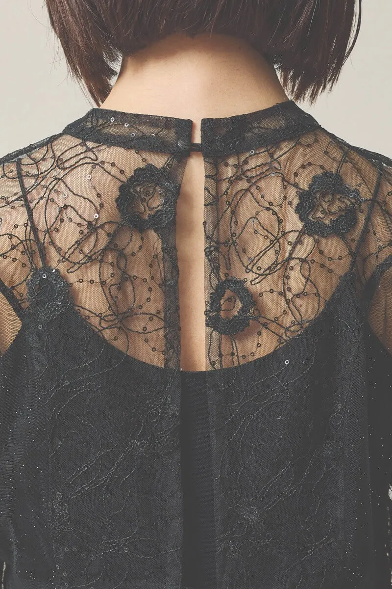 ブラックのシャイニーコードレースドレス