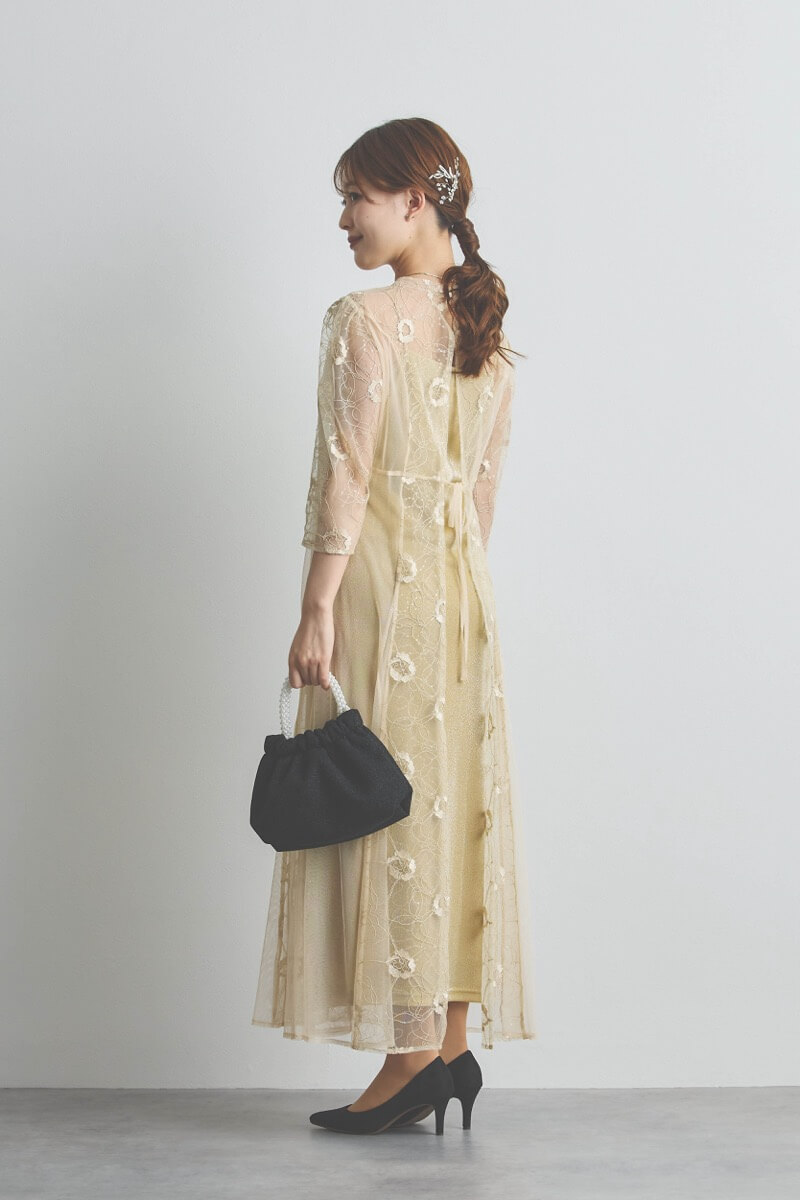 イエローのシャイニーコードレースドレス