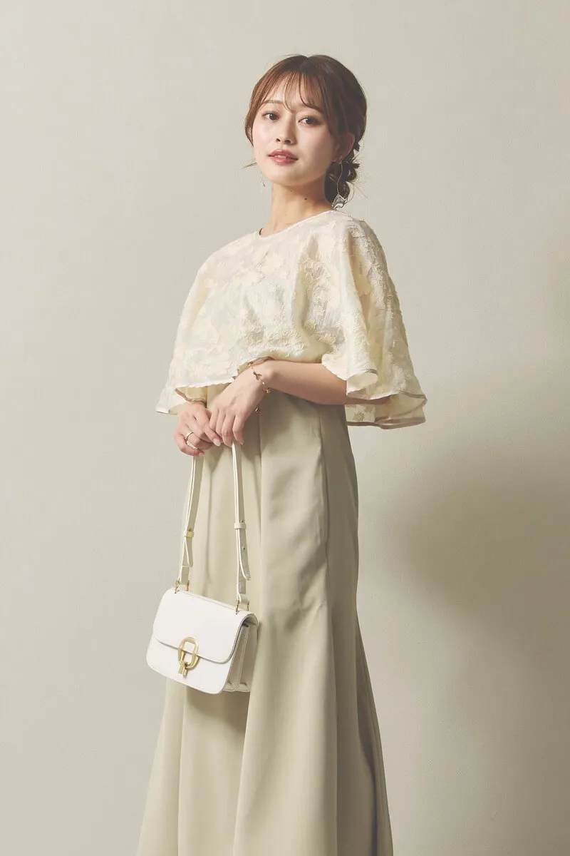 ライトベージュのケープレイヤードベアドレス