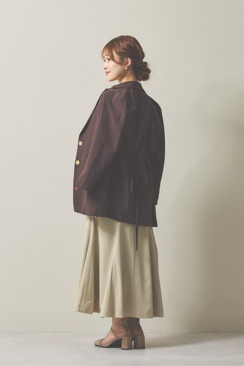 ライトベージュのケープレイヤードベアドレス