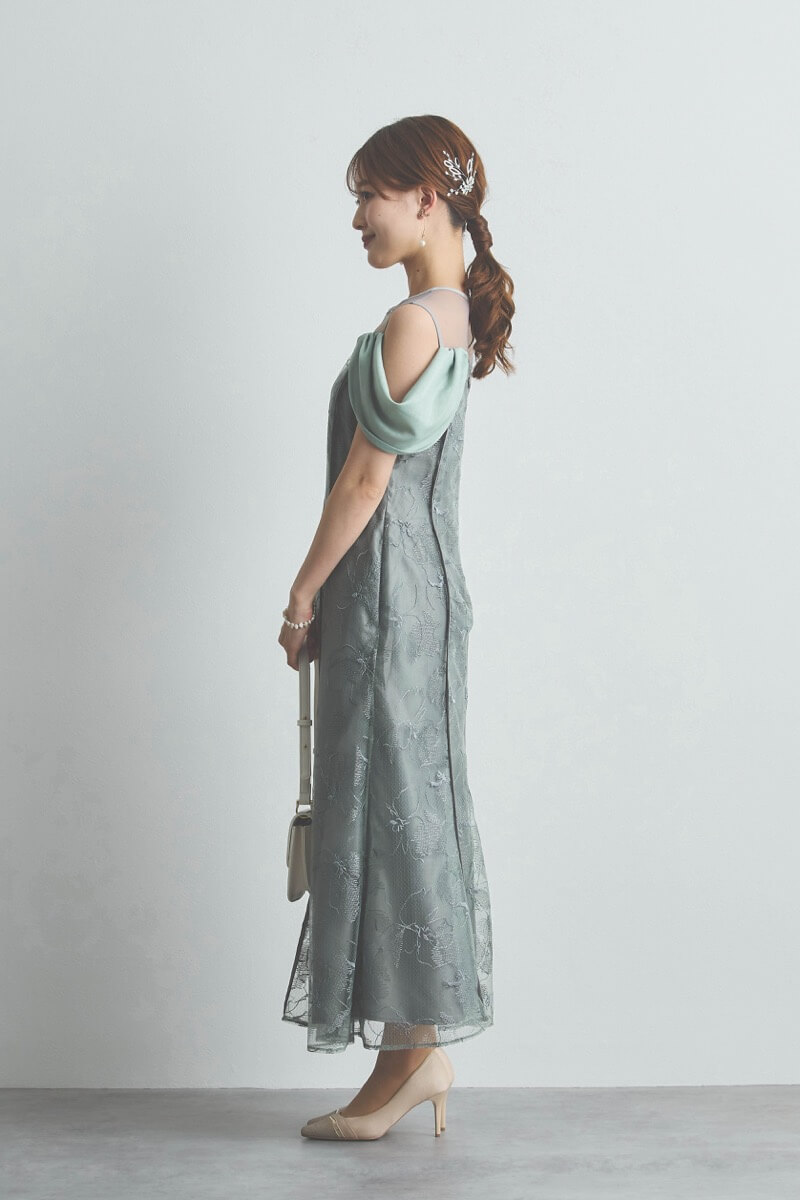 ミントのフラワーエンブロイダリーオフショルドレス