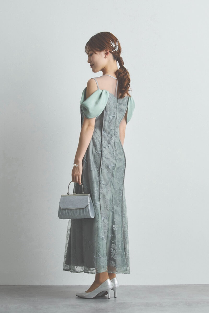 ミントのフラワーエンブロイダリーオフショルドレス
