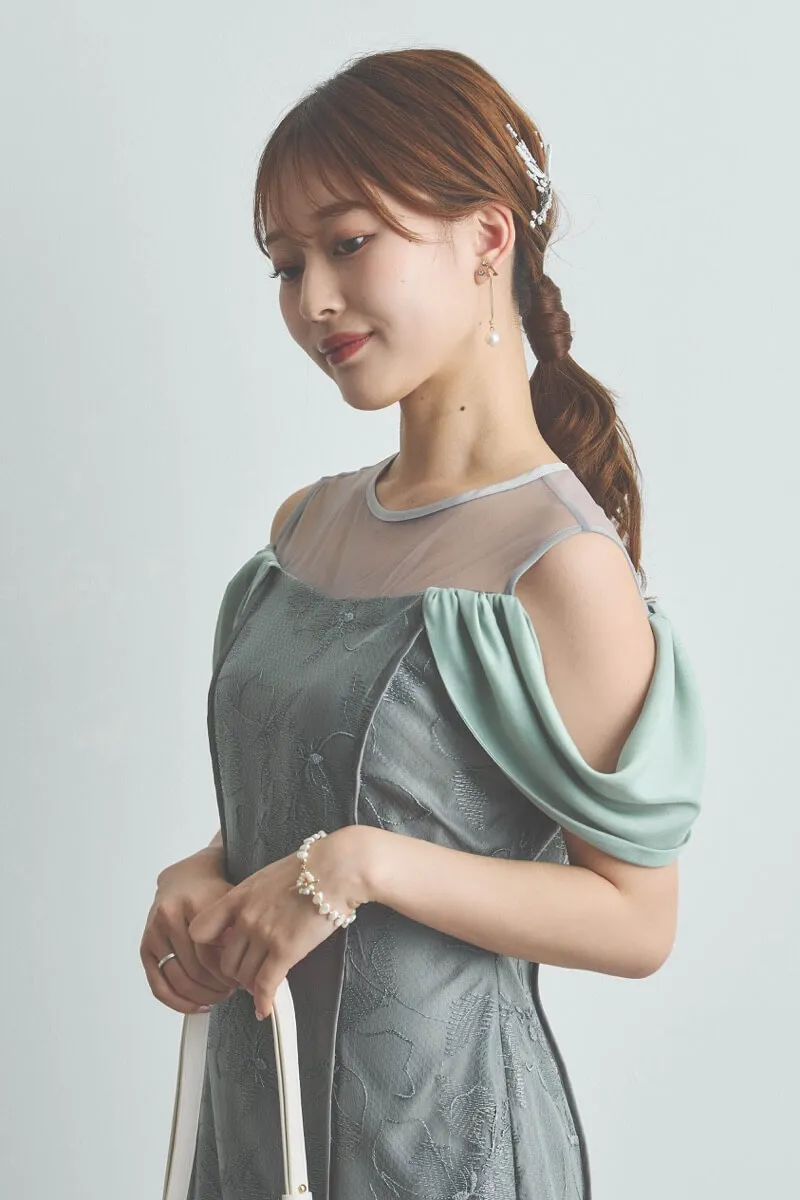 ミントのフラワーエンブロイダリーオフショルドレス