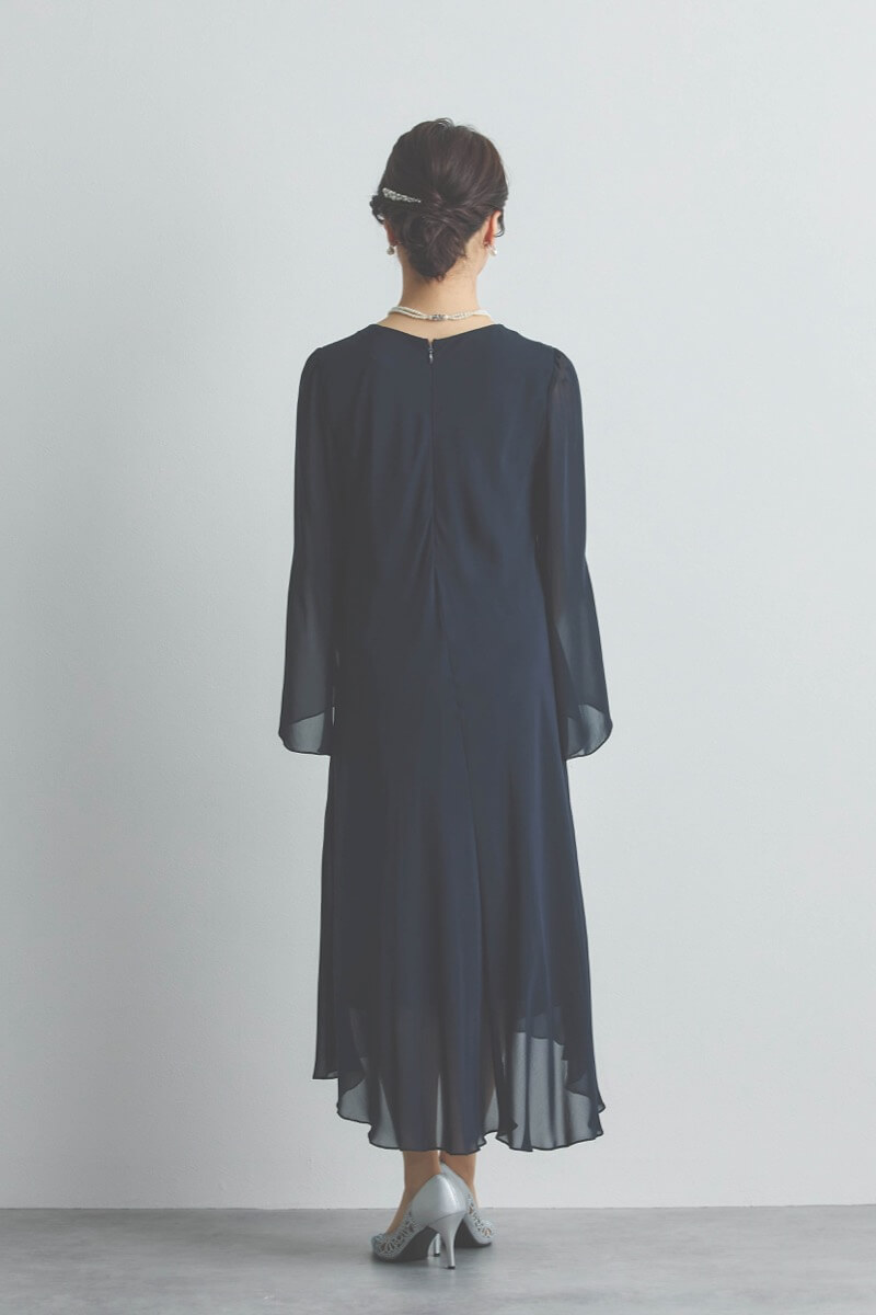 ネイビーのアシンメトリーシフォンドレス [ 店頭販売価格 55,000円 ]