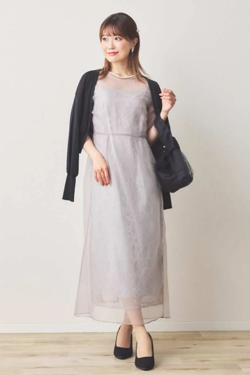 ピンクベージュのオーガンエプロンレースドレス