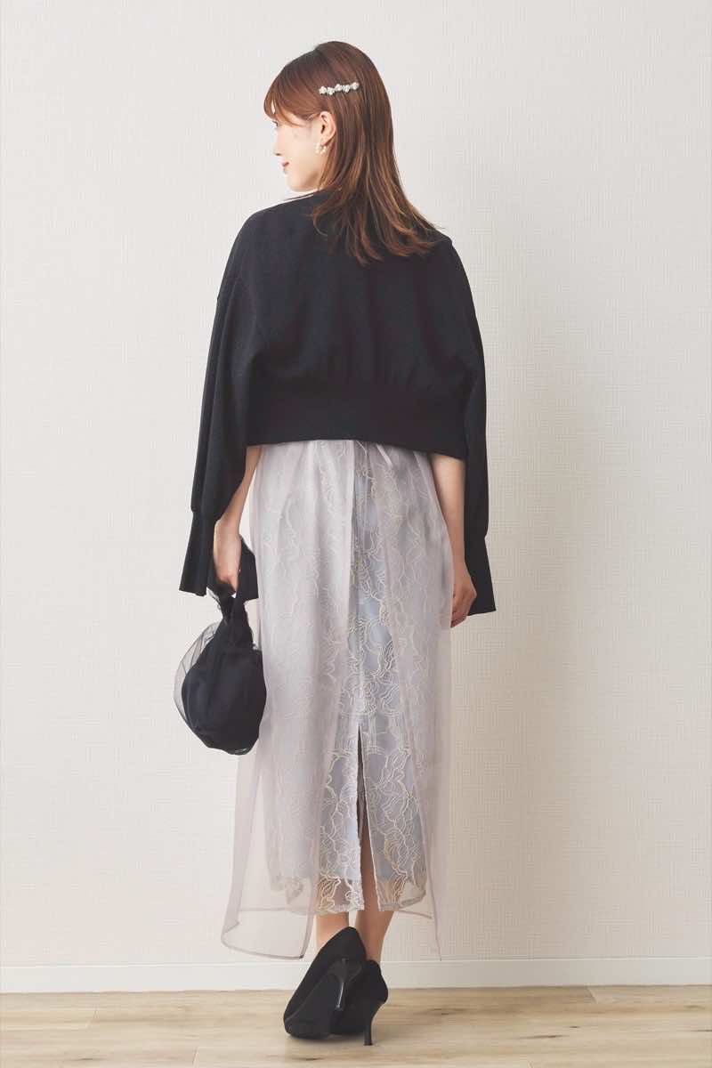 ピンクベージュのオーガンエプロンレースドレス