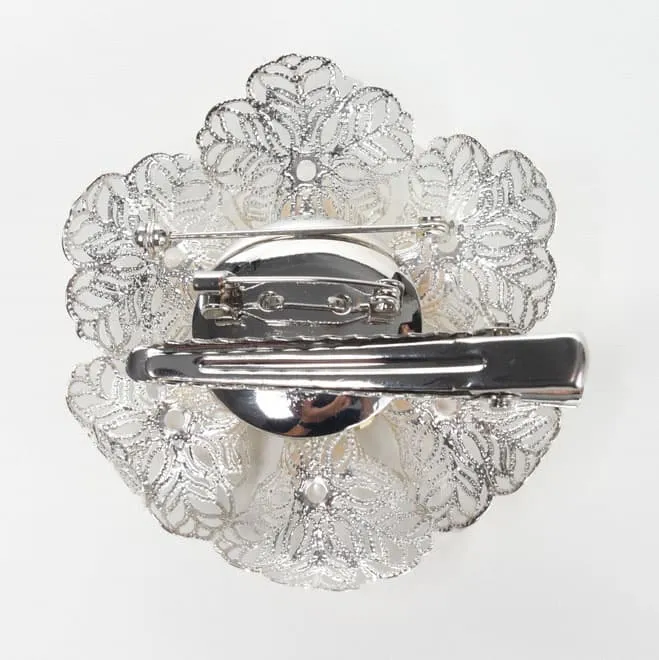 シルバーとホワイトパールの花ブローチ