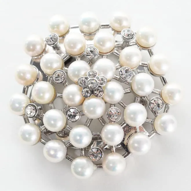 ホワイトパールの結晶ブローチ