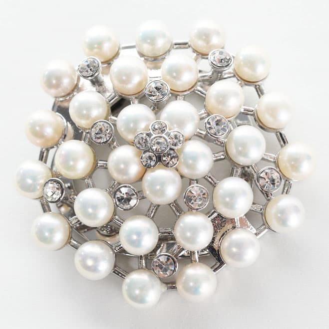 ホワイトパールの結晶ブローチ