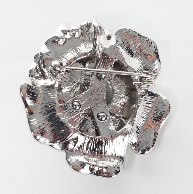 シルバーグレーの薔薇ブローチ