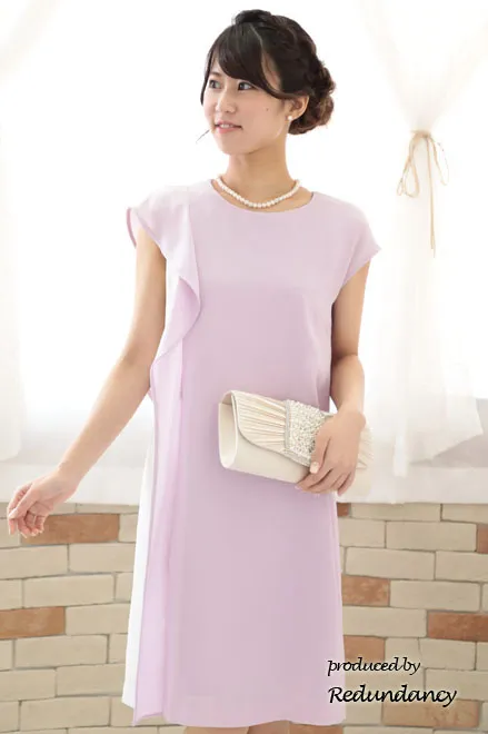 ライトピンク×ホワイトのショルダーフリルバイカラードレス