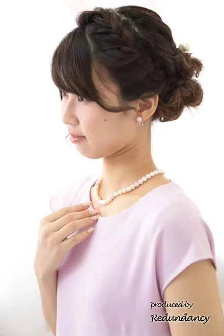 ライトピンク×ホワイトのショルダーフリルバイカラードレス