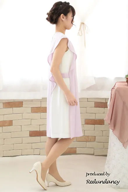 ライトピンク×ホワイトのショルダーフリルバイカラードレス