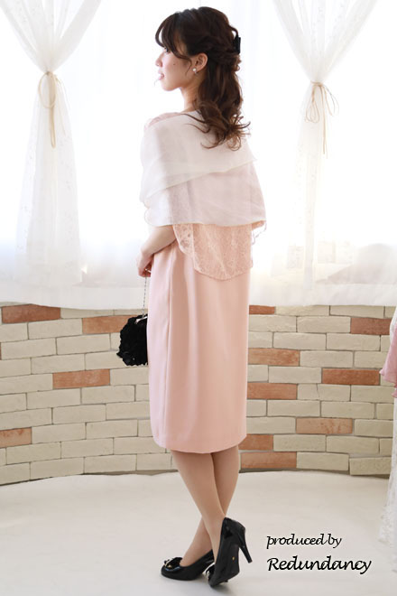 ピンクのレースケープ風シンプルドレス