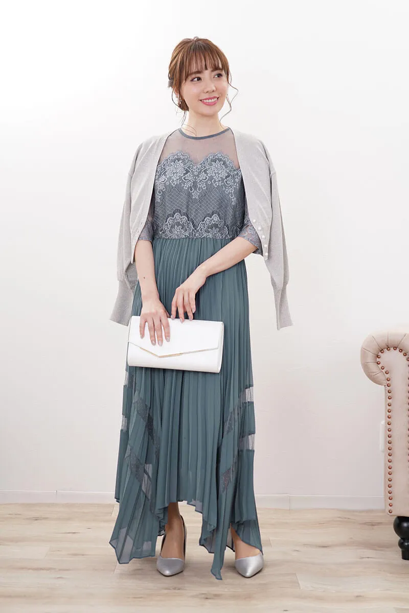 シルバーのラメ入りカーディガン