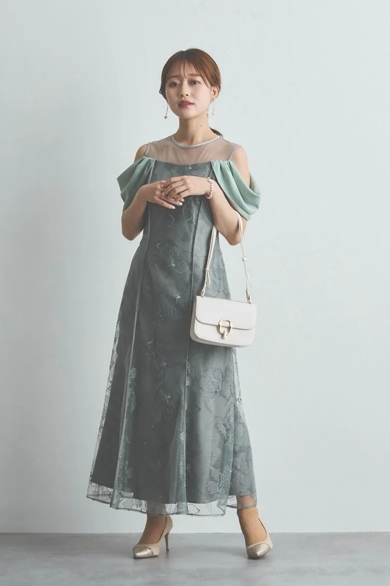 ミントのフラワーエンブロイダリーオフショルドレス