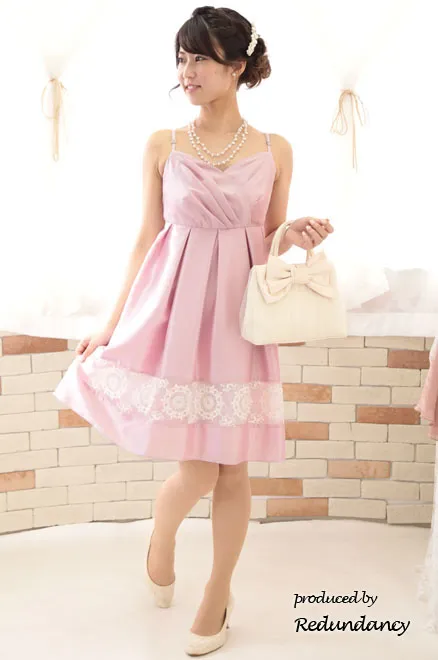 ピンクのオーガンジーレースキャミソールドレス