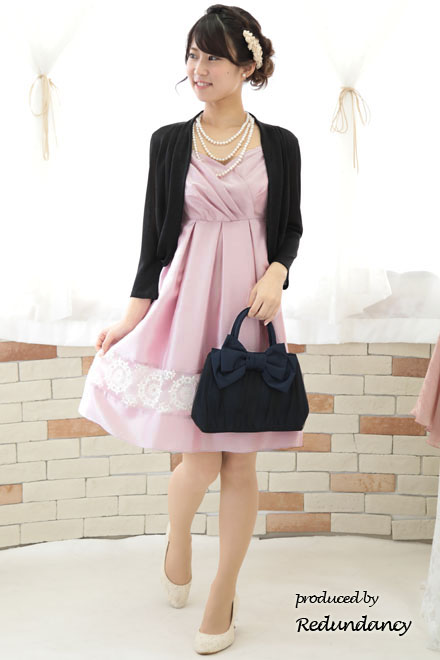 ピンクのオーガンジーレースキャミソールドレス