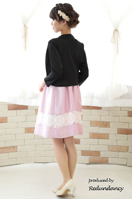 ピンクのオーガンジーレースキャミソールドレス