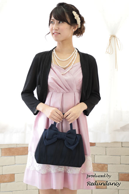 ピンクのオーガンジーレースキャミソールドレス