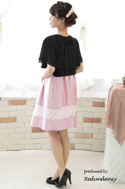 ピンクのオーガンジーレースキャミソールドレス