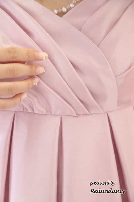 ピンクのオーガンジーレースキャミソールドレス